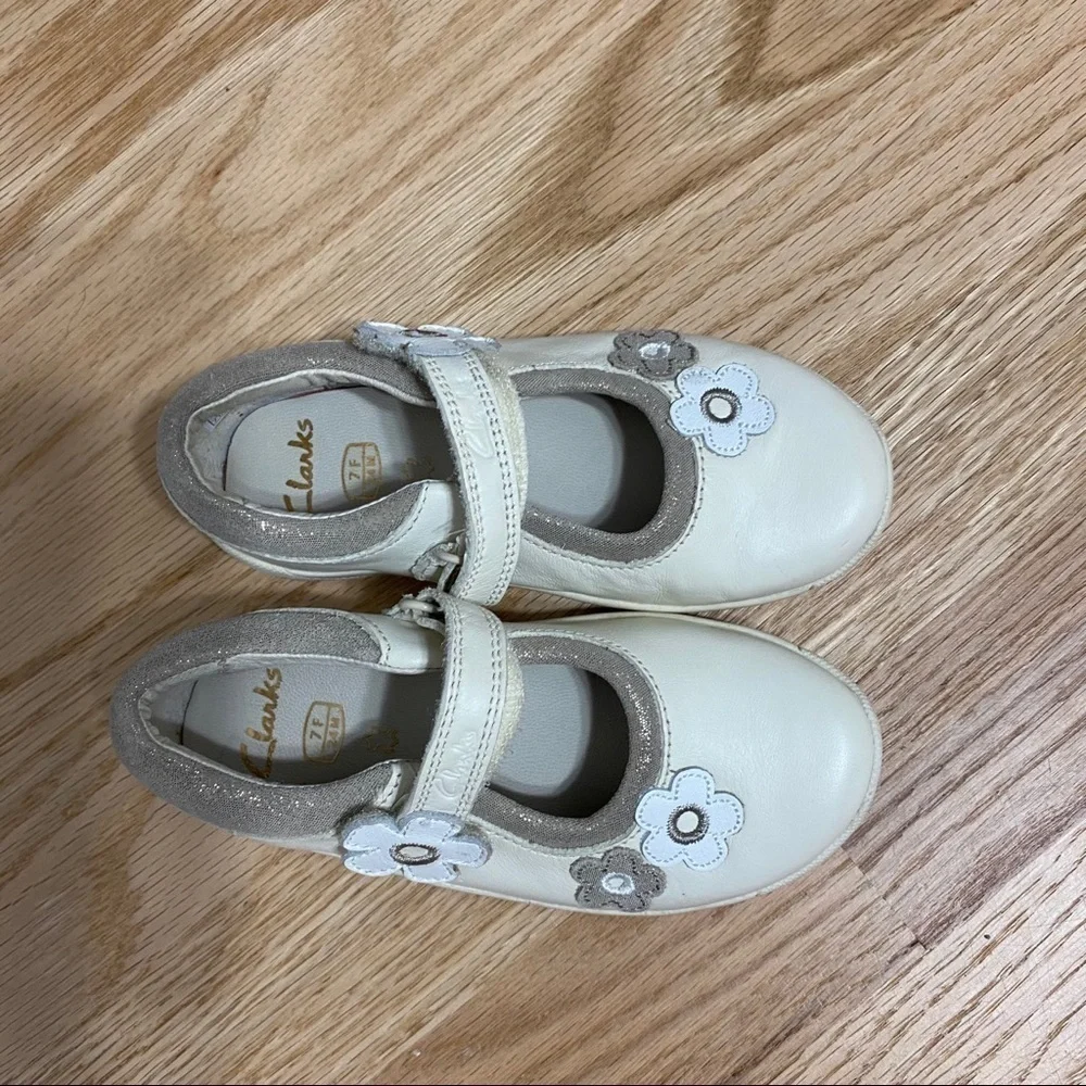 Clarks Tan Floral Mary Jane Shoes Sz 7 Kids Girls